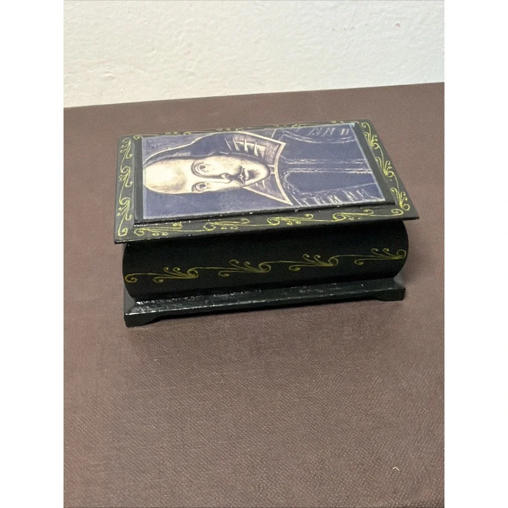 Vintage Russian Lacquer William Shakespeare Portrait Trinket Box Rare Keepsake